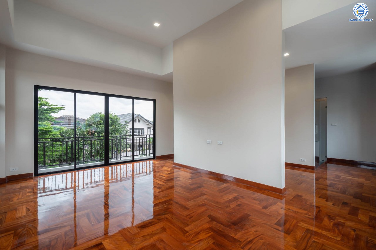 บ้านมือสองตกแต่งใหม่ ม.ซอย พหลโยธิน56 พหลโยธิน บ้านเดี่ยวหลังใหญ่ ภายในตกแต่งหรูหรา บนเนื้อที่เยอะถึง 98.60 ตร.ว. 3 ห้องนอน 3 ห้องน้ำ 2 ที่จอดรถ บรรยากาศเป็นส่วนตัว พร้อมมีสระน้ำในตัว บนพื้นที่กว่า 430 ตร.ม. บนทำเลที่ดี เชื่อมต่อถนน พหลโยธิน, ลำลูกกา, วิภาวดี-รังสิต เดินทางสะดวกใกล้รถไฟฟ้า สถานี "แยก คปอ, คูคต"